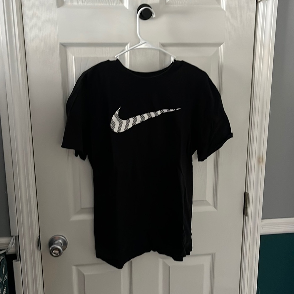 black nike t-shirt